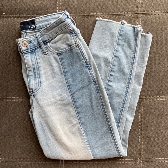 Hollister Denim - ⭐️Unique Hollister Boyfriend Jeans⭐️